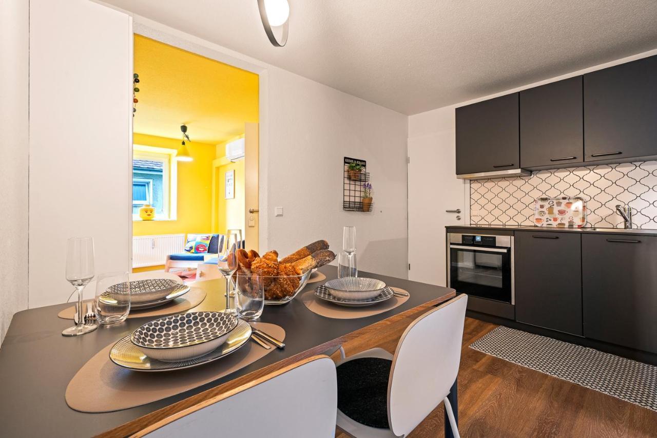 Farbenfrohe Altbauwohnung, Top Ausstattung ฟรีดริชส์ฮาเฟน ภายนอก รูปภาพ